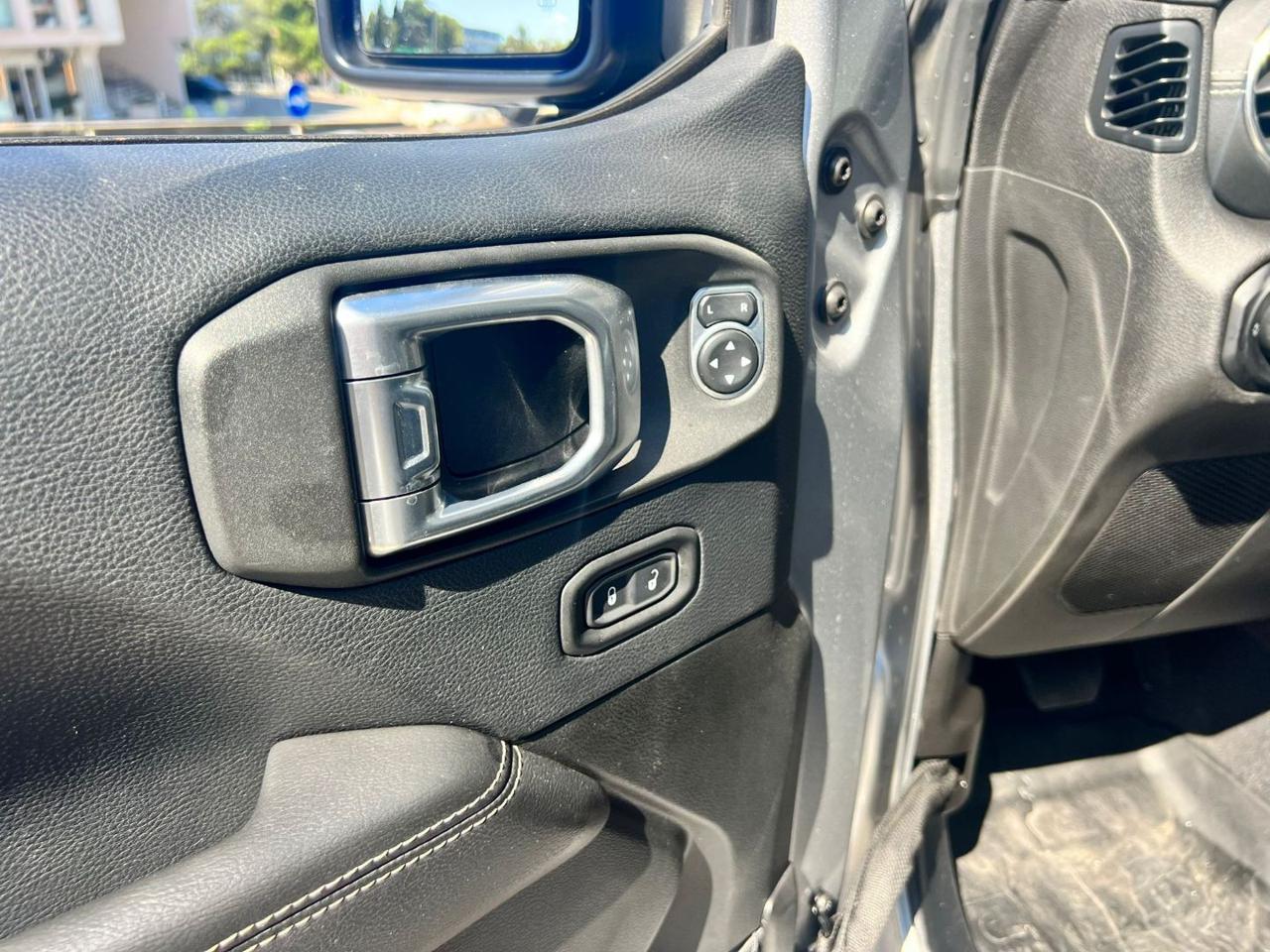 Jeep Wrangler  Unlimited 2.2 Mjt II Sahara Capote Elettrica