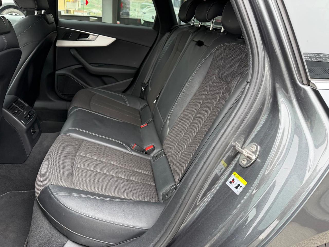 Audi A4  Avant 3.0 TDI quattro S tronic Business Sport