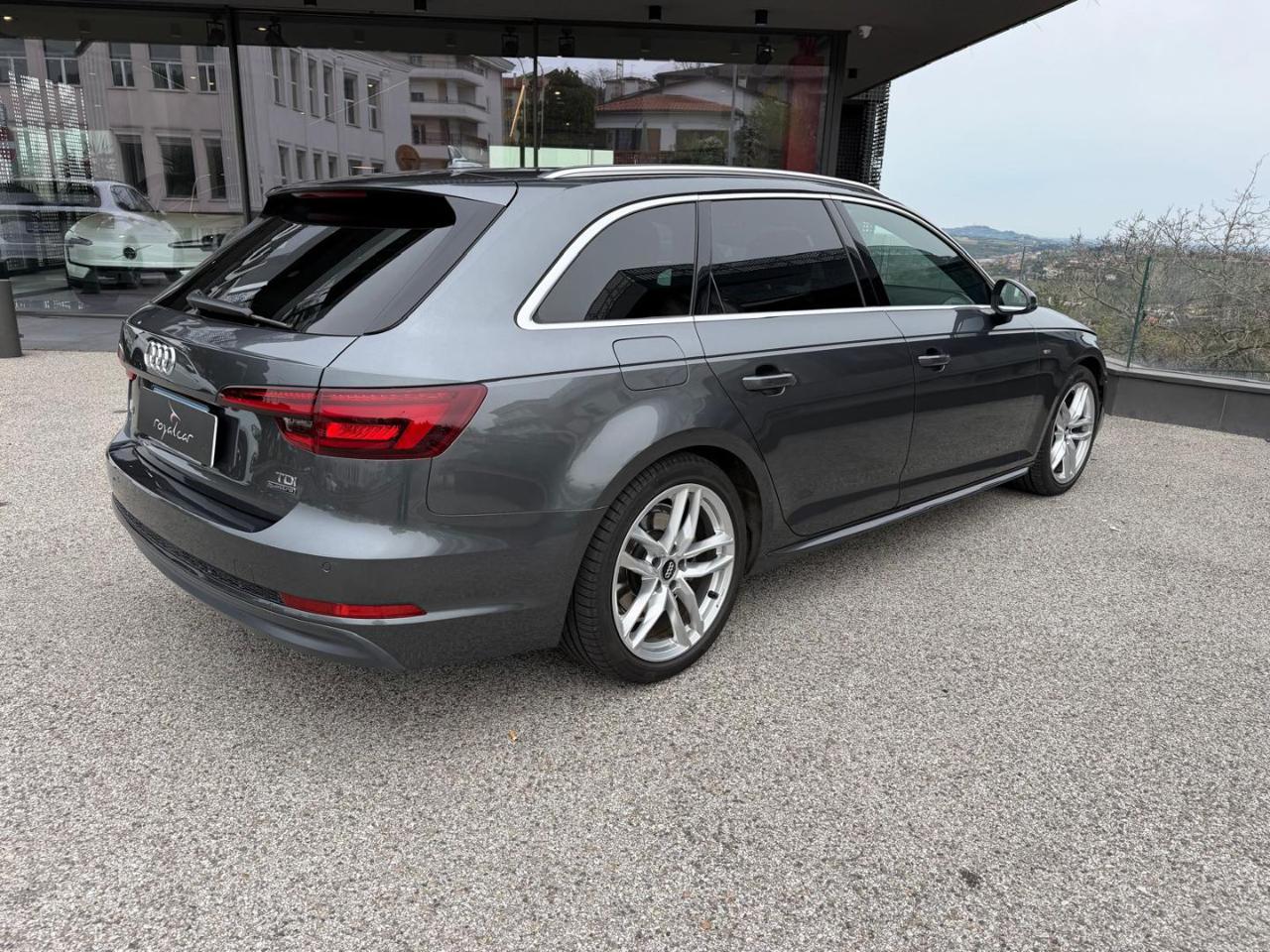 Audi A4  Avant 3.0 TDI quattro S tronic Business Sport