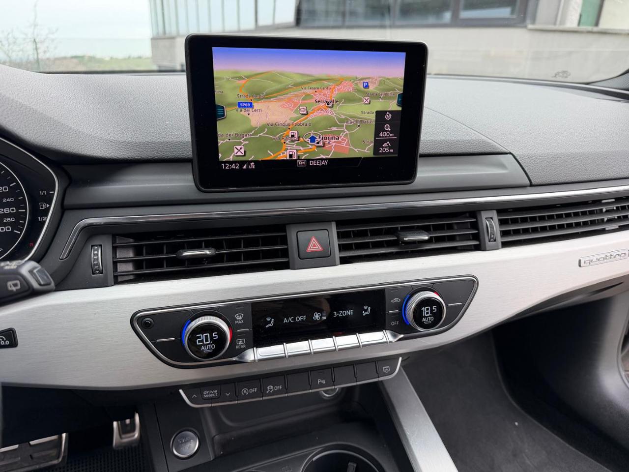 Audi A4  Avant 3.0 TDI quattro S tronic Business Sport