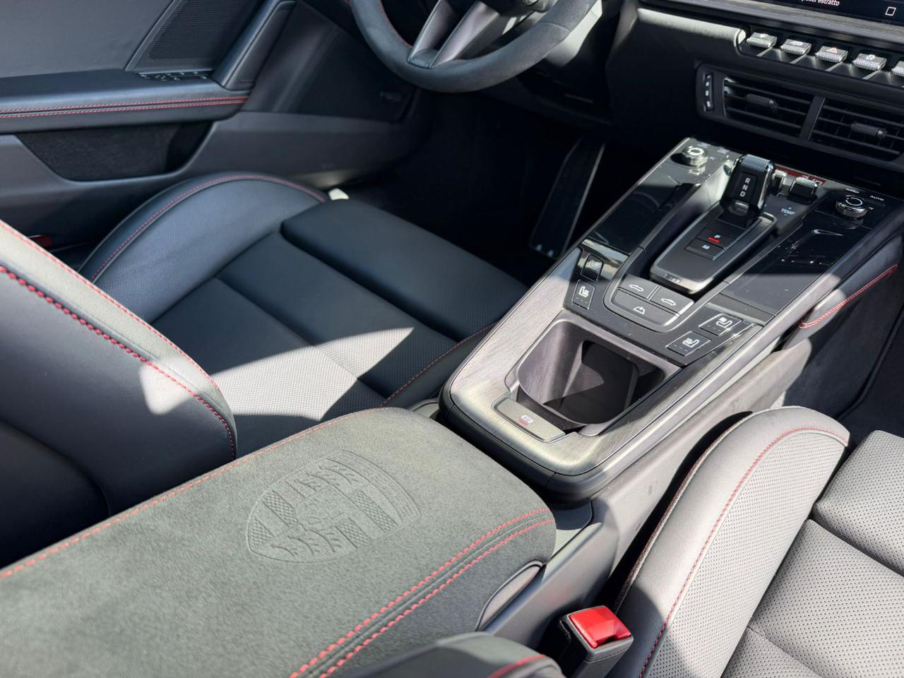 Porsche 911  Carrera 4 GTS Cabriolet T-Hybrid – Soll. asse ant