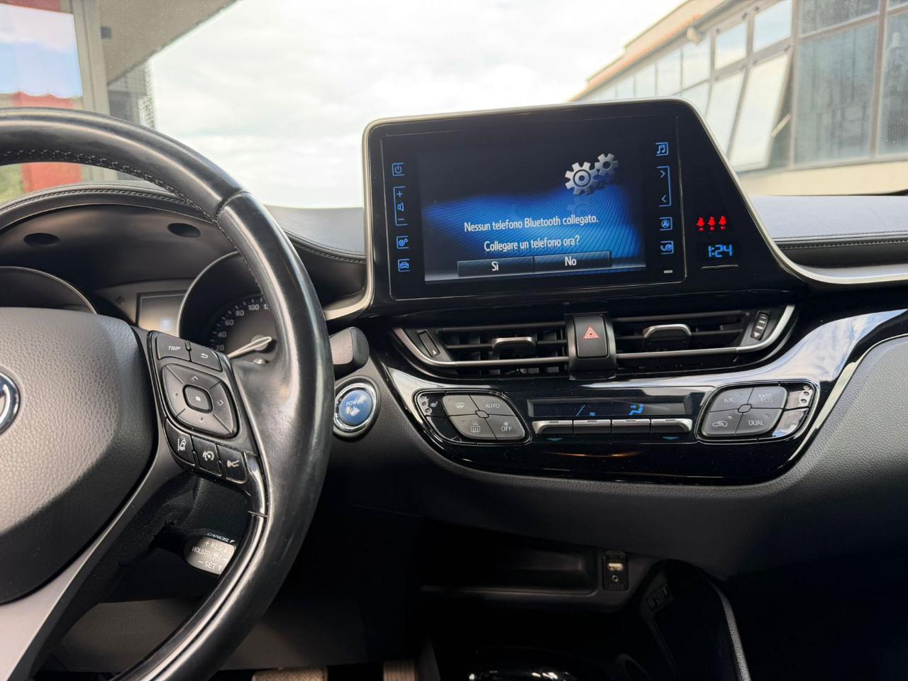 Toyota C-HR  1.8 Hybrid E-CVT – 73700 KM