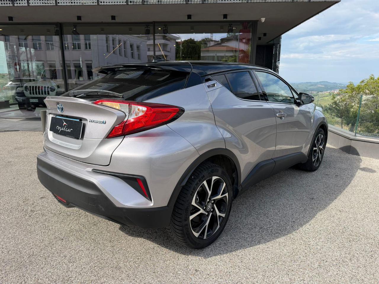 Toyota C-HR  1.8 Hybrid E-CVT – 73700 KM