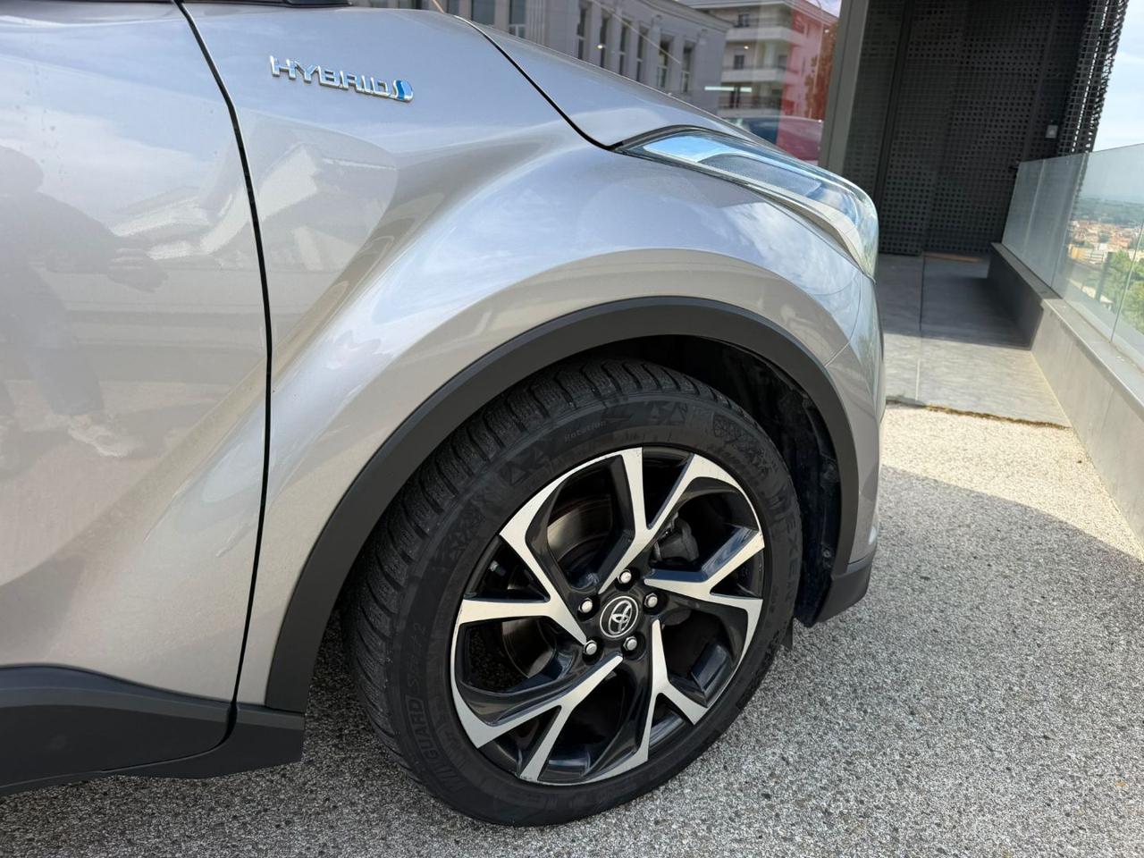 Toyota C-HR  1.8 Hybrid E-CVT – 73700 KM