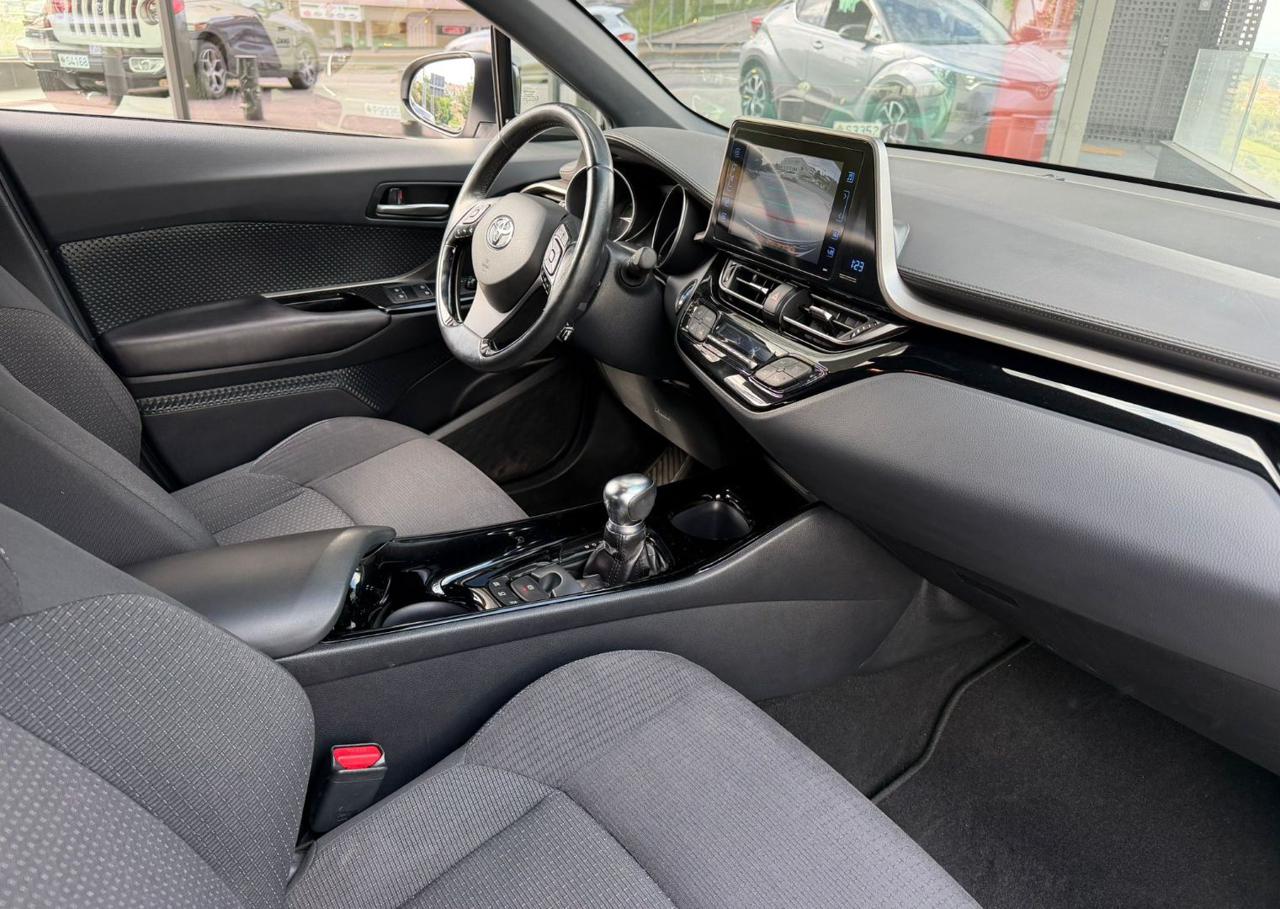 Toyota C-HR  1.8 Hybrid E-CVT – 73700 KM