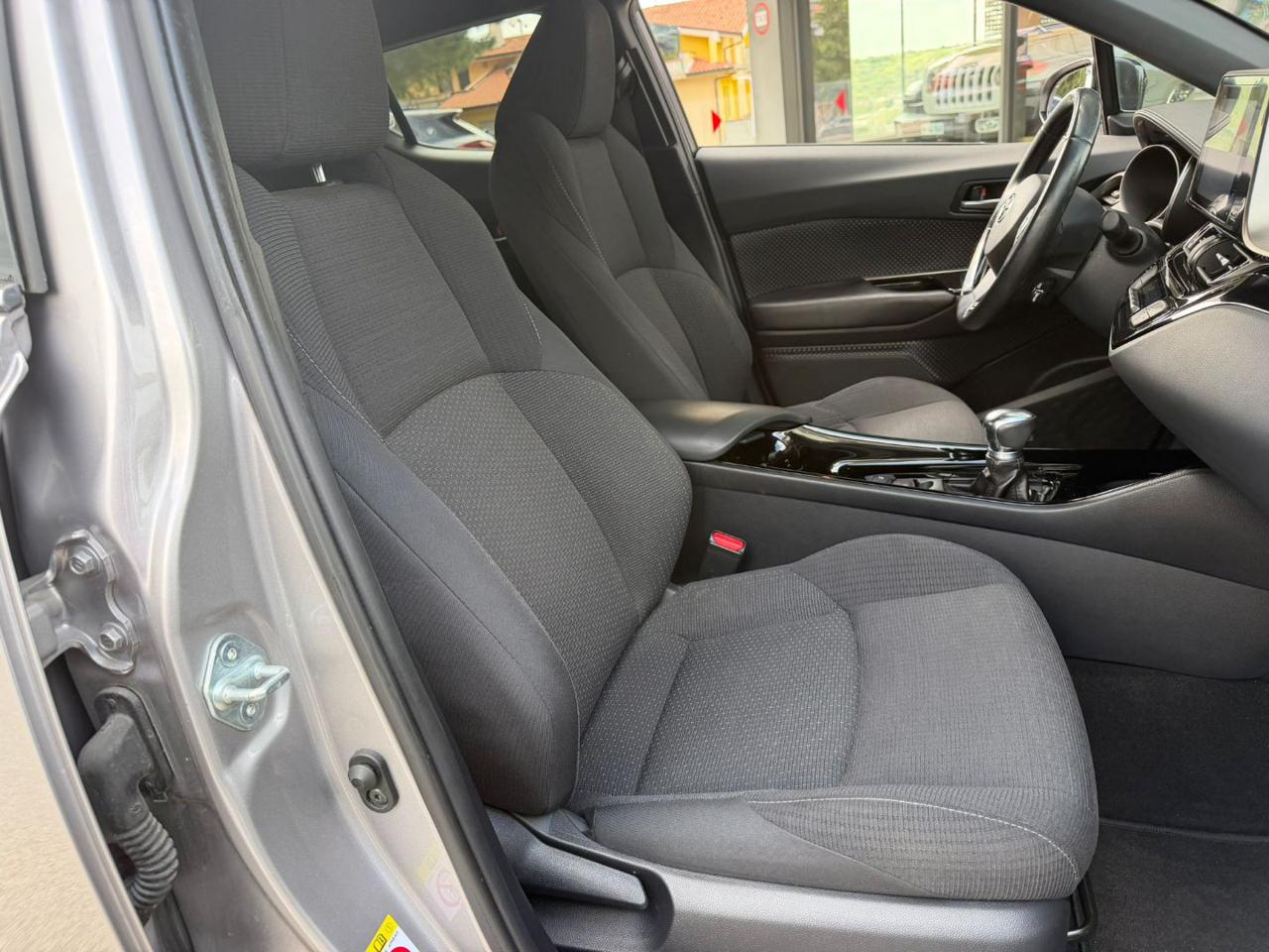 Toyota C-HR  1.8 Hybrid E-CVT – 73700 KM