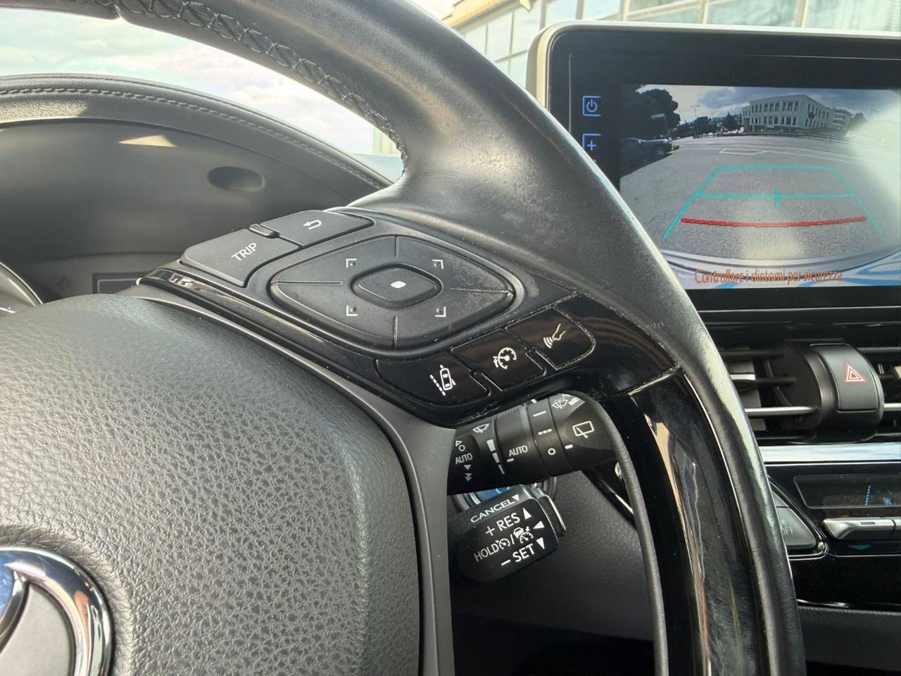 Toyota C-HR  1.8 Hybrid E-CVT – 73700 KM