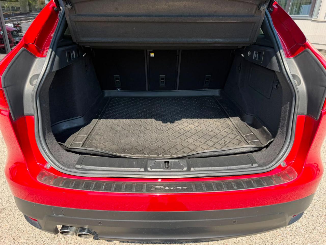 Jaguar F-Pace  2.0 D 180 CV aut. R-Sport AWD