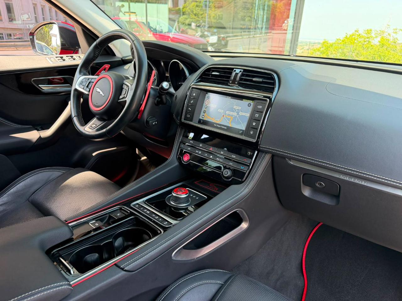 Jaguar F-Pace  2.0 D 180 CV aut. R-Sport AWD