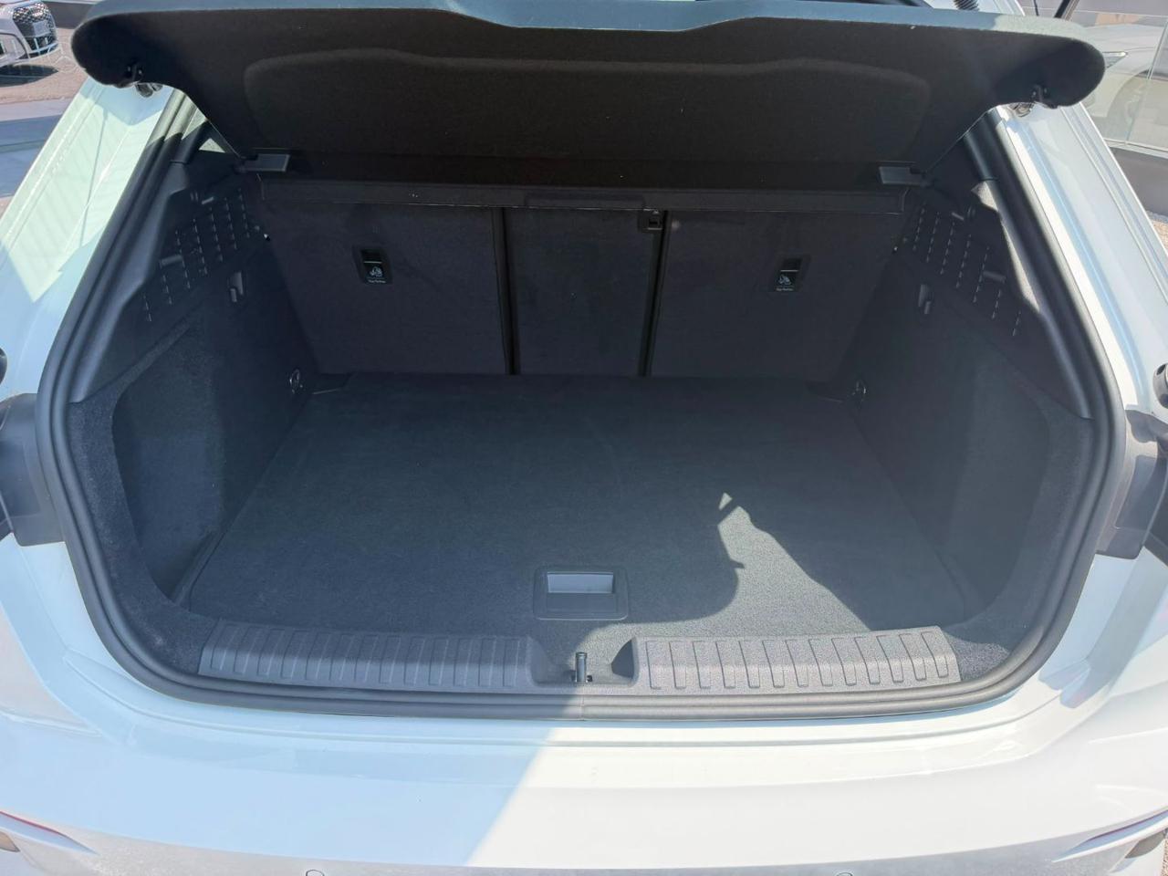 Audi A3  SPB 35 TDI S tronic S-LineEsterno R19
