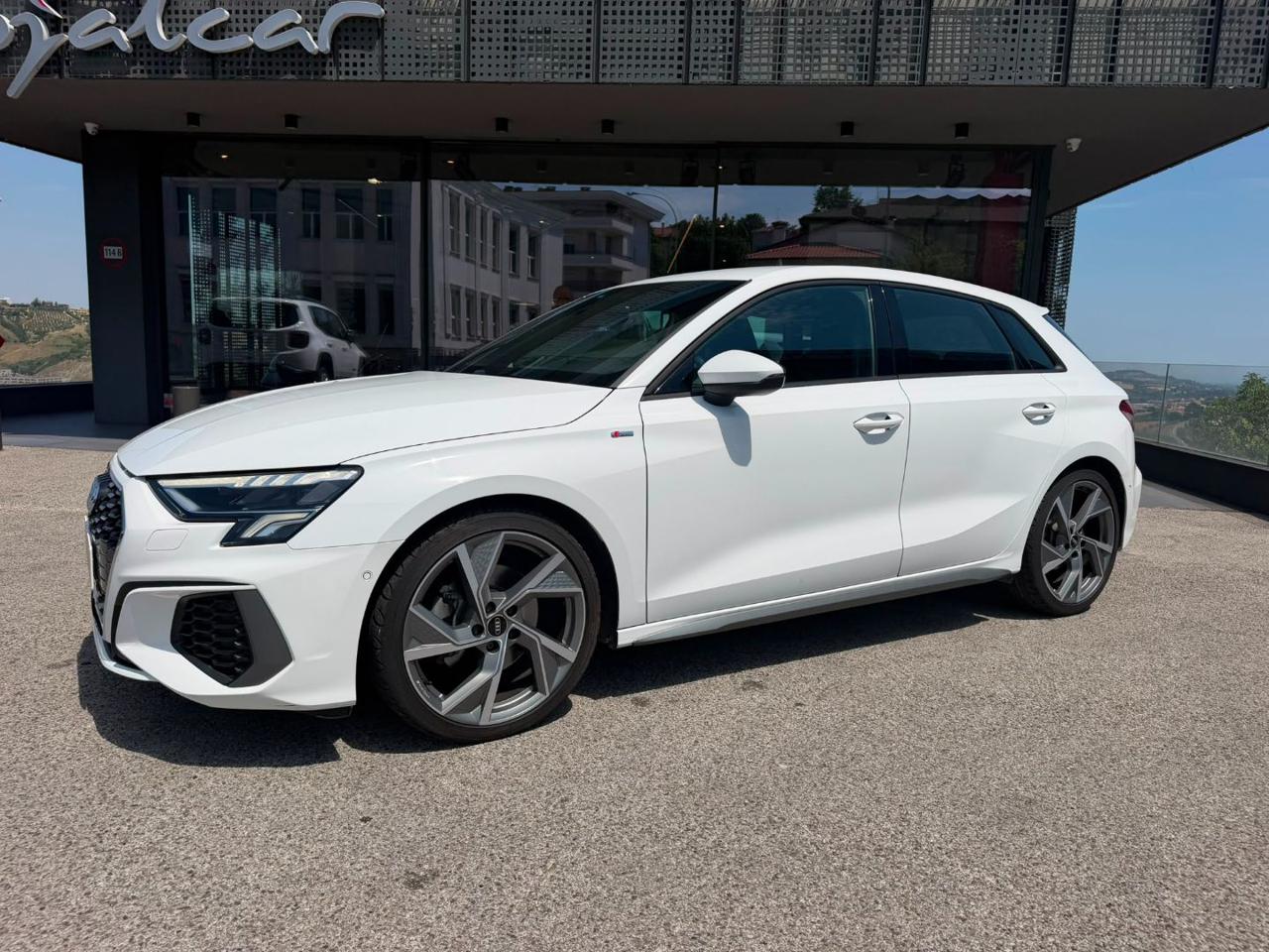 Audi A3  SPB 35 TDI S tronic S-LineEsterno R19
