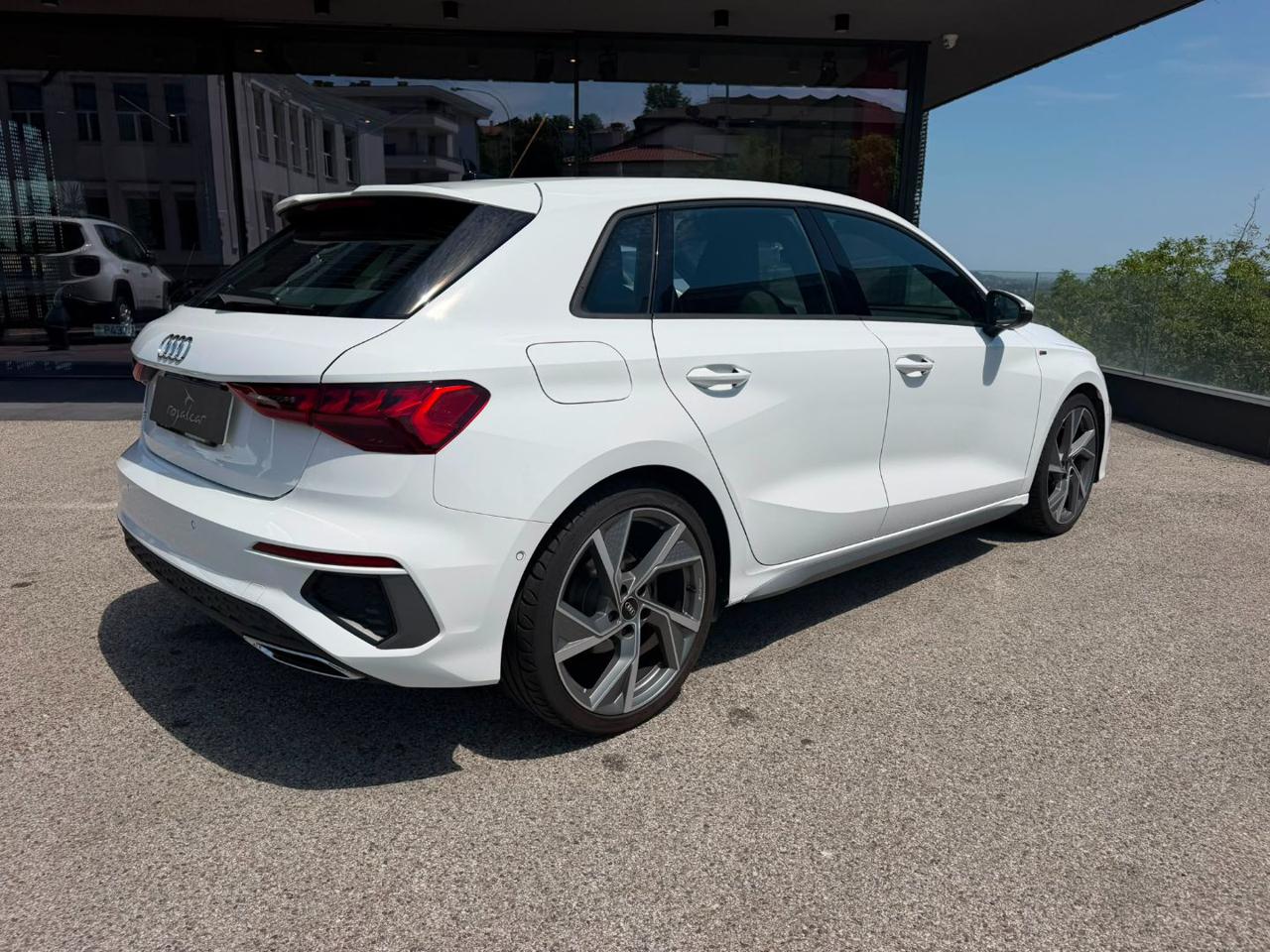 Audi A3  SPB 35 TDI S tronic S-LineEsterno R19