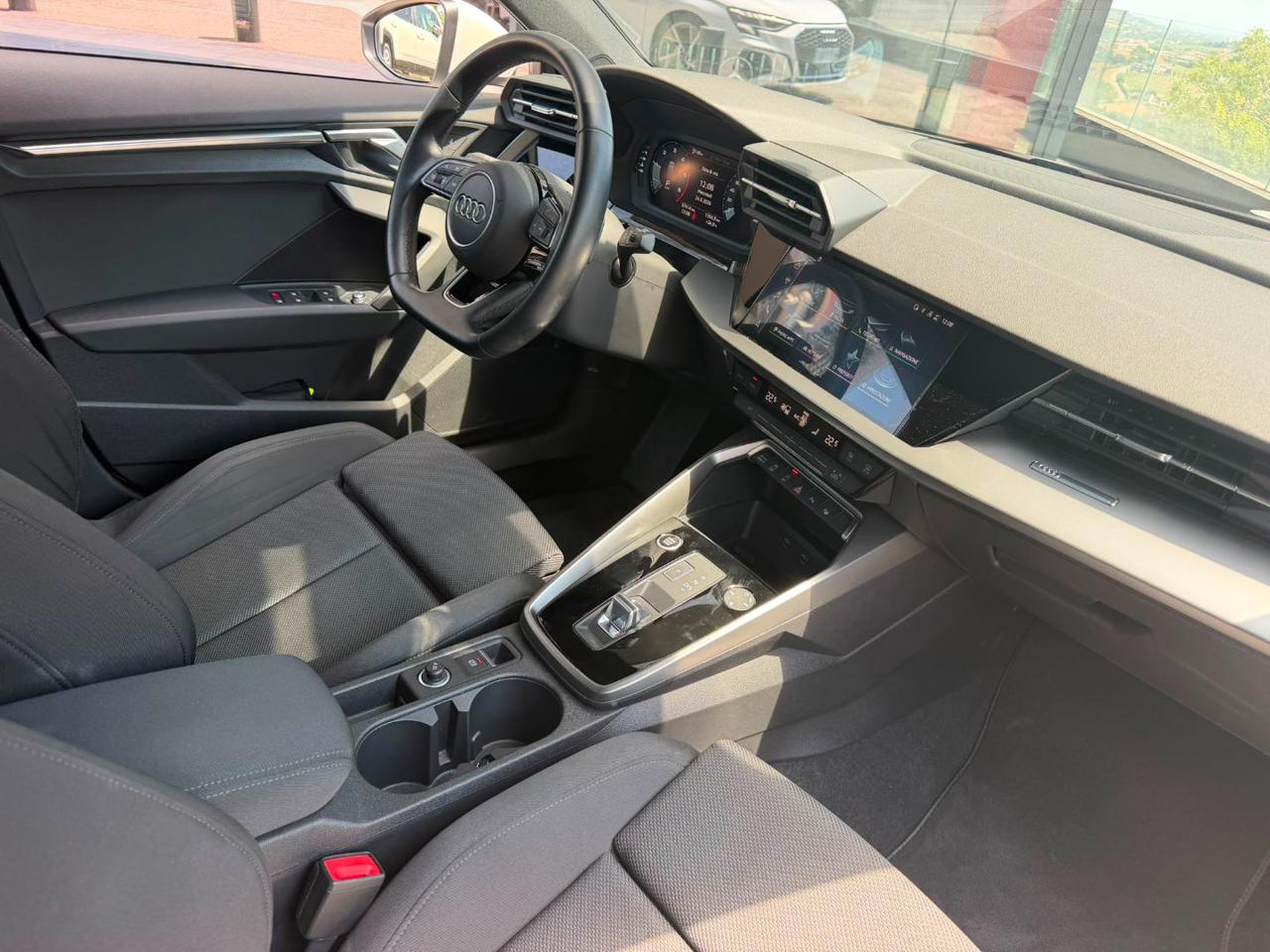 Audi A3  SPB 35 TDI S tronic S-LineEsterno R19