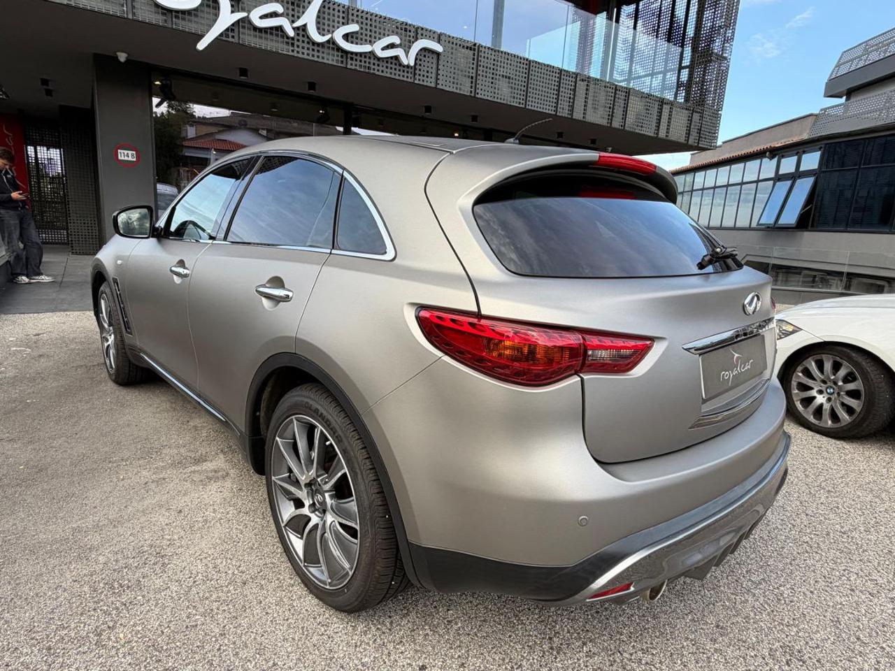 Infiniti QX70  3.7 V6 AT GT Premium