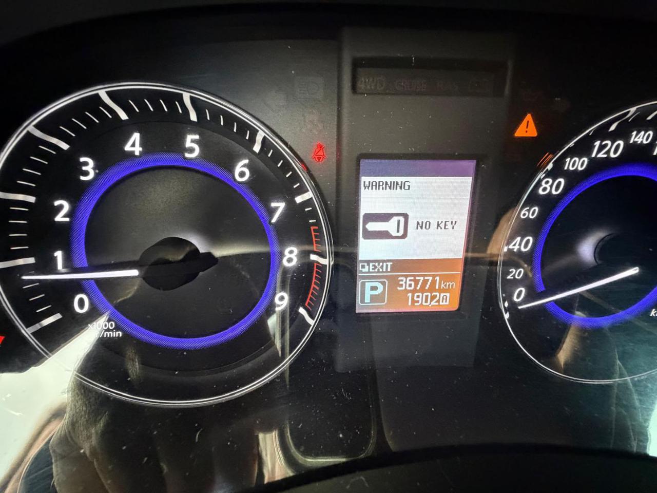 Infiniti QX70  3.7 V6 AT GT Premium