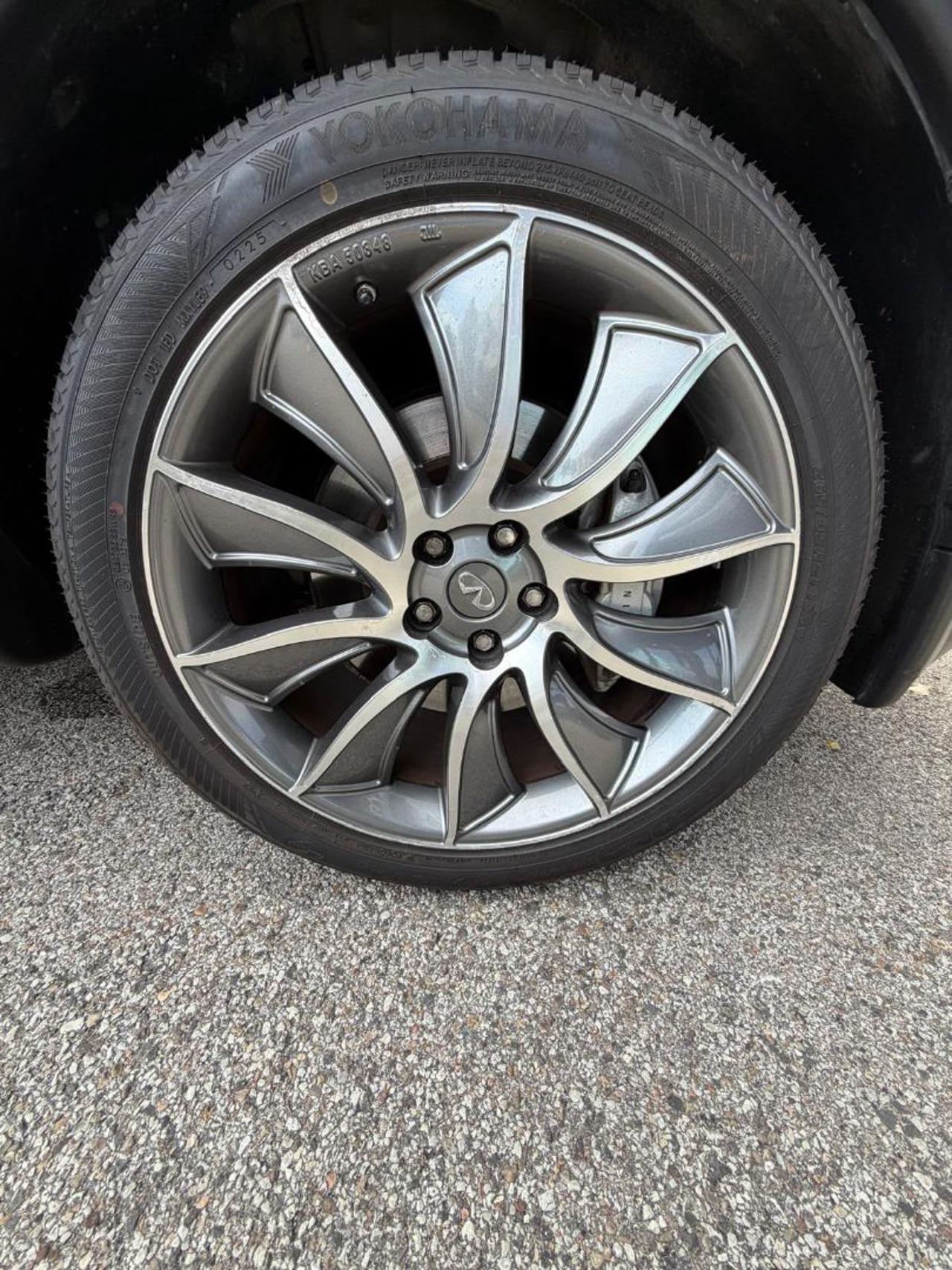 Infiniti QX70  3.7 V6 AT GT Premium