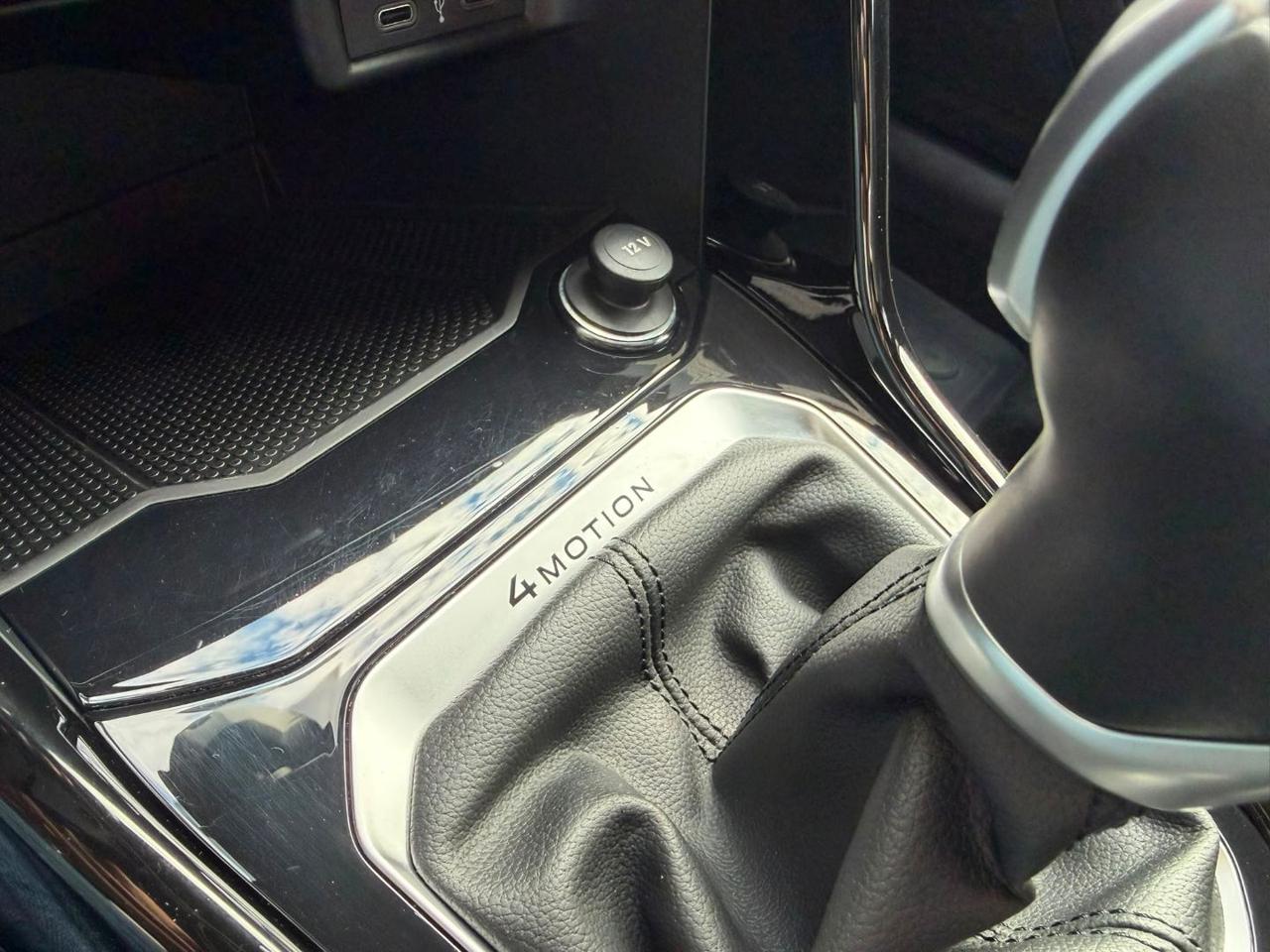 Volkswagen T-Roc  2.0 TDI SCR 150 CV DSG 4MOTION R-Line